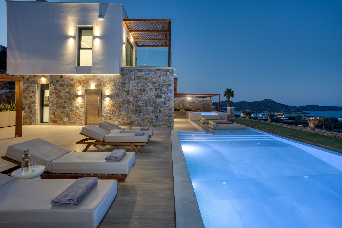 Zeus Luxury Villas